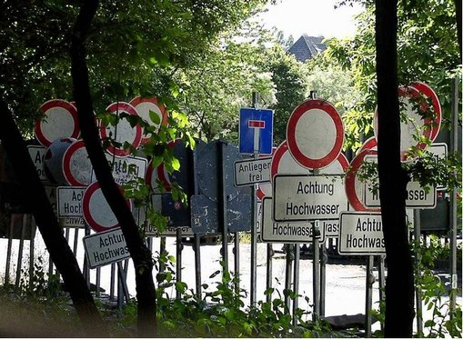 Achtung Hochwasser - Attention High waters. Photo: Reinhard Vogt