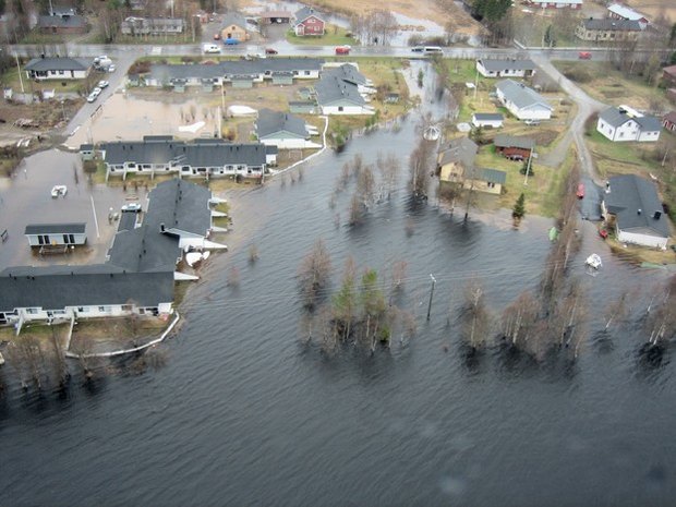 The Ounas river flooding in Kittilä in May 2005. - Photo: Lapin pelastuslaitos, Kittilä (Lapland's Emergency Service, Kittilä)