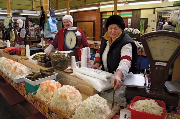 Valija Kalveite (right) with the famous Latvian version of sauerkraut (skäbi käposti) does not need the European Union. Photo: Odd Iglebaek