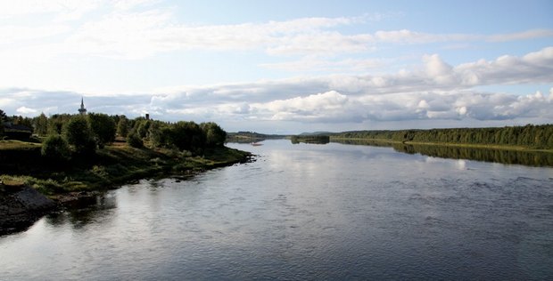 The banks of the beautiful Torneälven where the municipality of Pajala now offers building-sites for sale. Photo: Odd IglebaekThe banks of the beautiful Torneälven where the municipality of Pajala now offers building-sites for sale. Photo: Odd Iglebaek