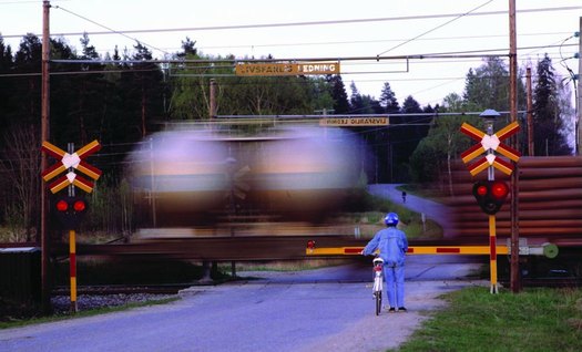 Improving the national or regional transport-infrastructure can easily increase local noise or pollution. Photo: Banverket.