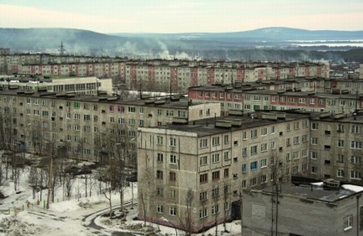 Typical Krutsjovky-style housing in Northwest Russia, here from Apatity. Note the different standards of windows. Photo: Odd Iglebaek