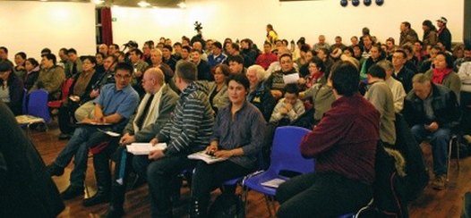  Inhabitants at Maniitsoq discussing the future of the possible Alcoa aluminium smelter. Photo: Rasmus Ole Rasmussen